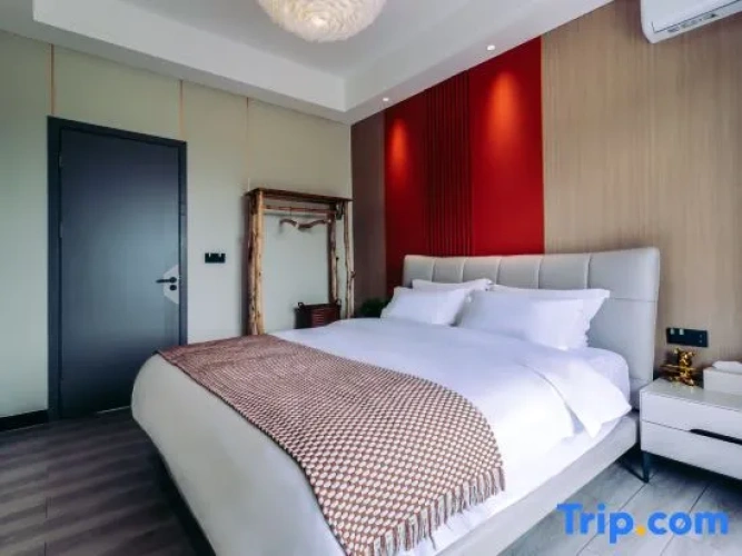 6 Bedrooms Suite