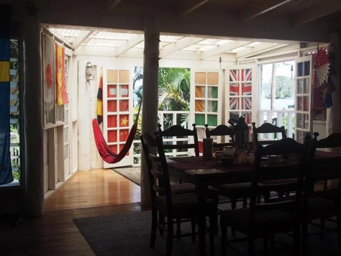 Colonial Lodge
