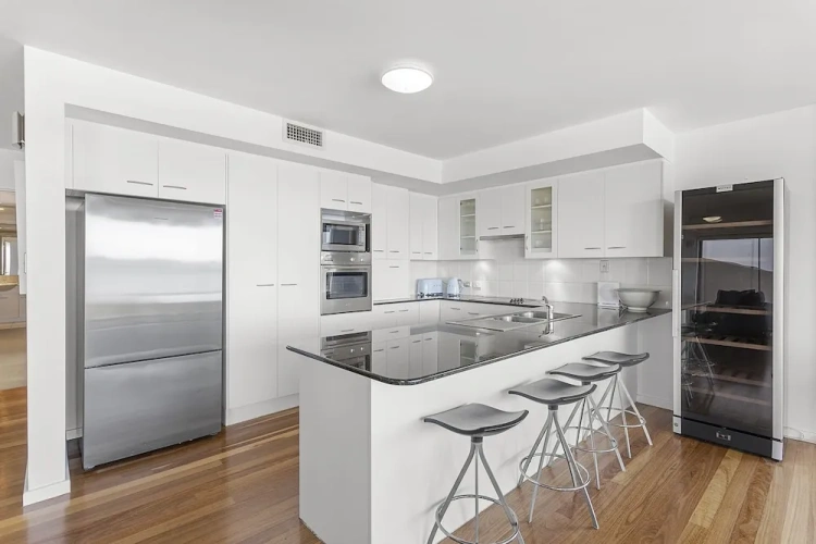 3 Bedrooms Apartment