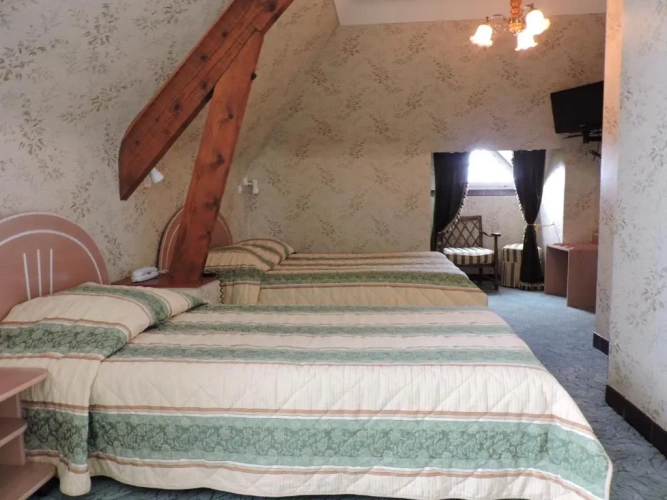 Standard Triple room