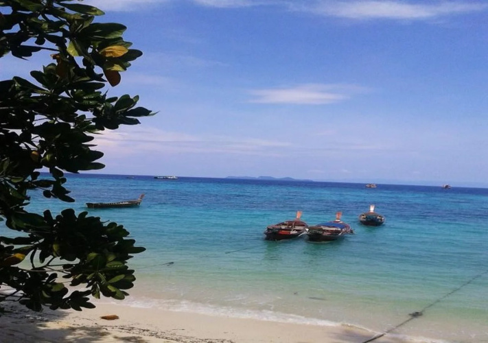Zanom Sunrise Beach Resort