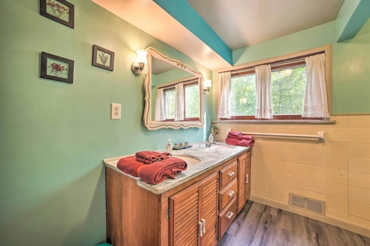 4 Bedrooms Cottage