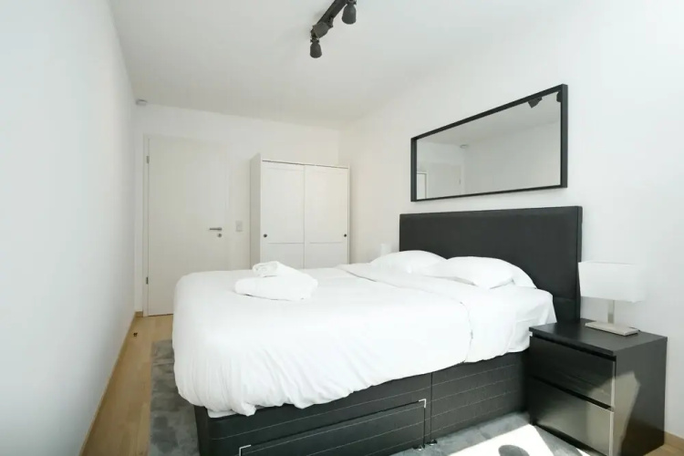 2BR Apt 100 m2 w Terrace Garden & Pkg