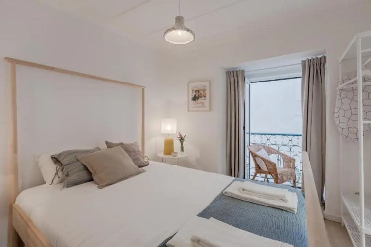 2 Bedrooms Apartment