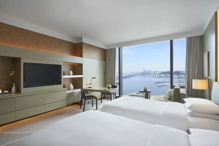 Grand Twin Club room