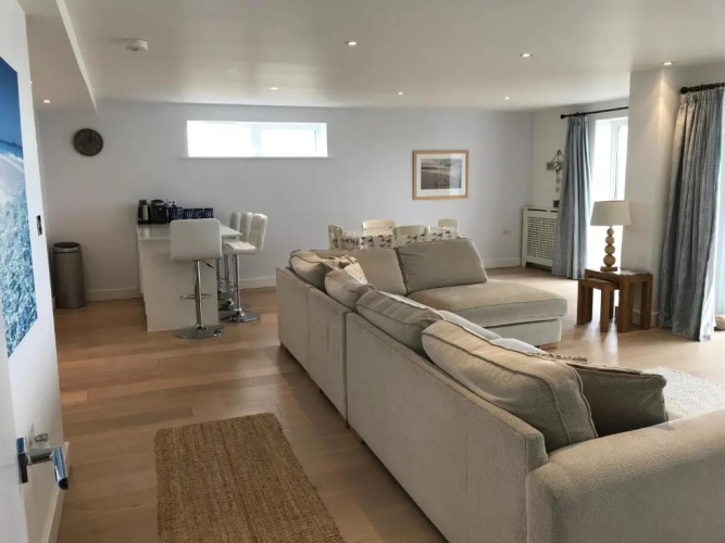 6 Ocean Gate apartment