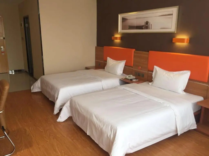 7Days Premium Linyi Hedong Caiyuan Square