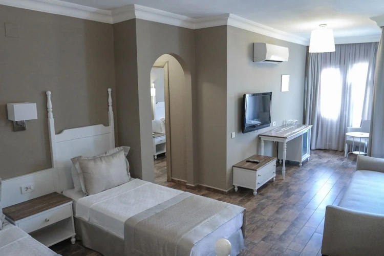Junior Suite with balcony and with pool view