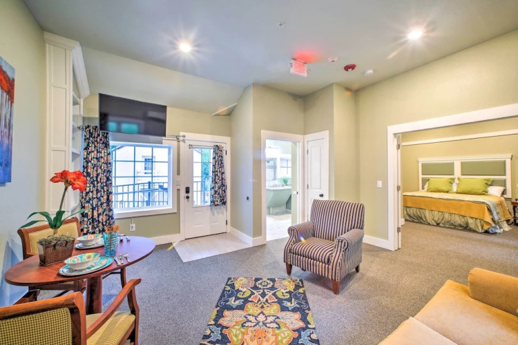 Steps to Branson Landing: Cozy Downtown Cottage!