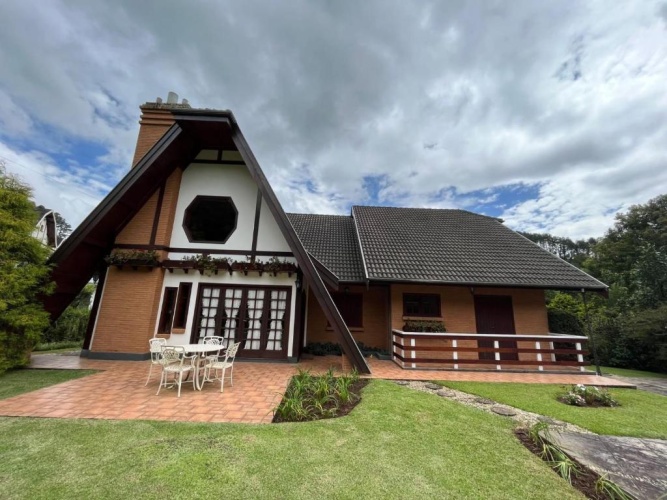 4 Bedrooms Cottage