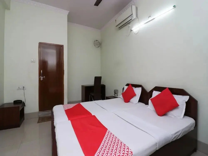 Cozycom By OYO Rooms