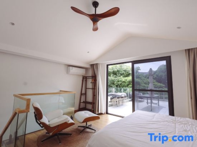 Family Duplex Suite with pool view