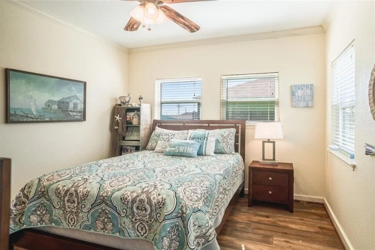 4 Bedrooms Cottage
