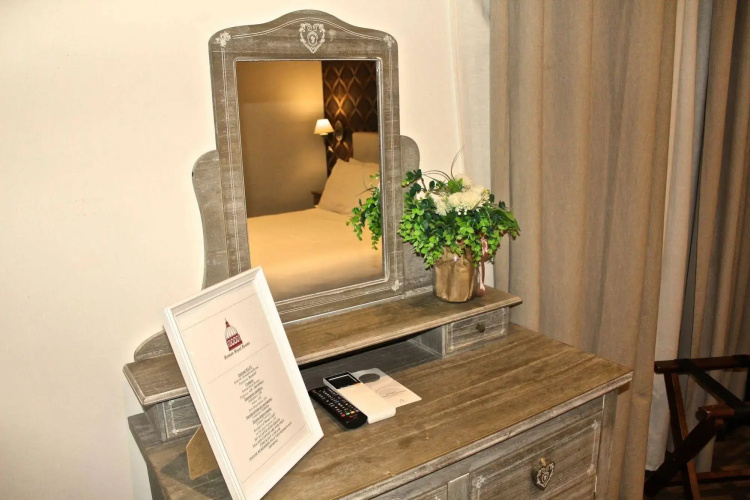 Roman Royal Rooms