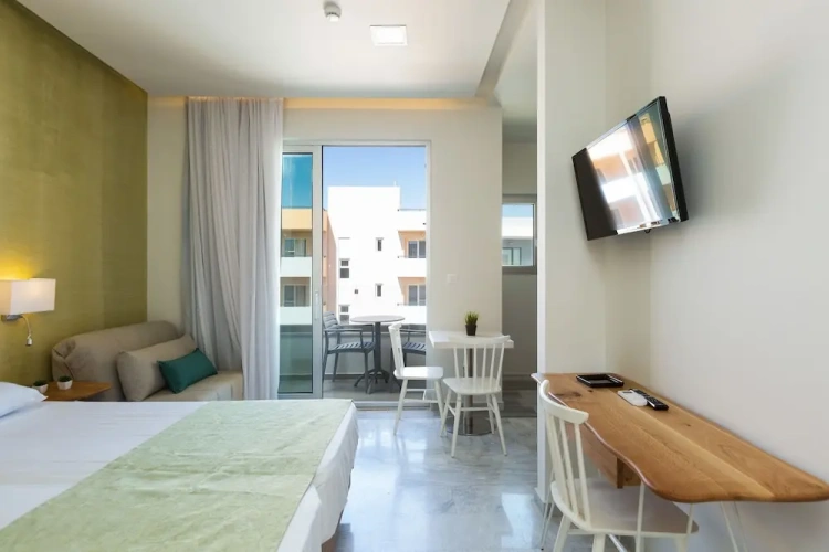 Junior Suite with balcony and with partial sea view