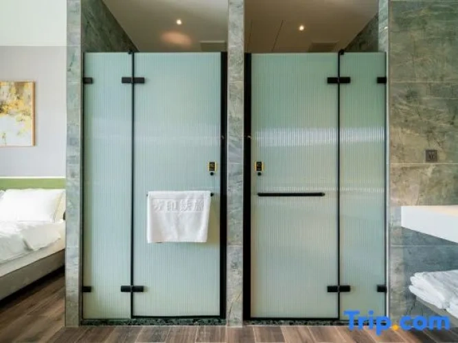 Standard Twin room with city view