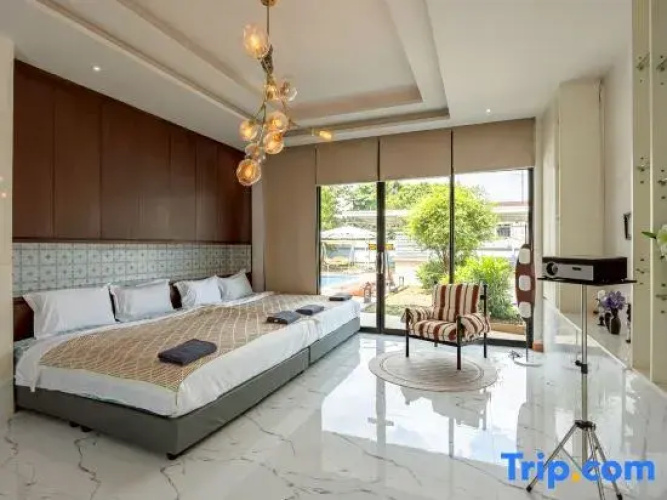Luxury five-room pool villa