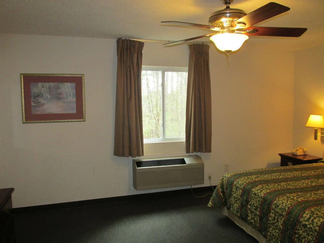 High Falls Inn and Suites