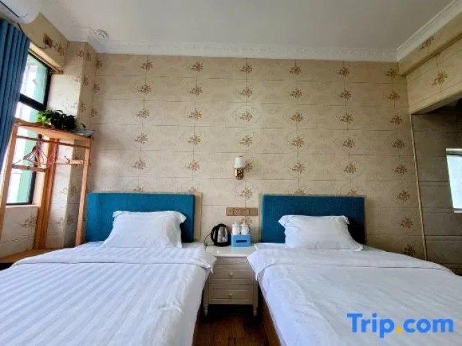 Standard Twin room with sea view