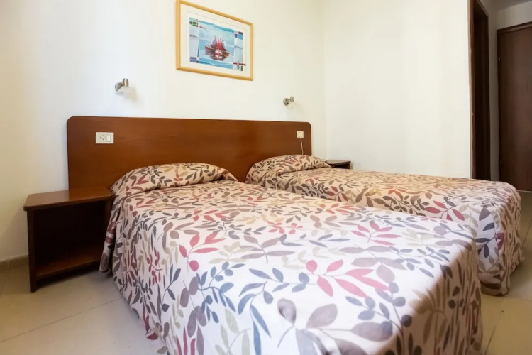Ginot Yam Hotel