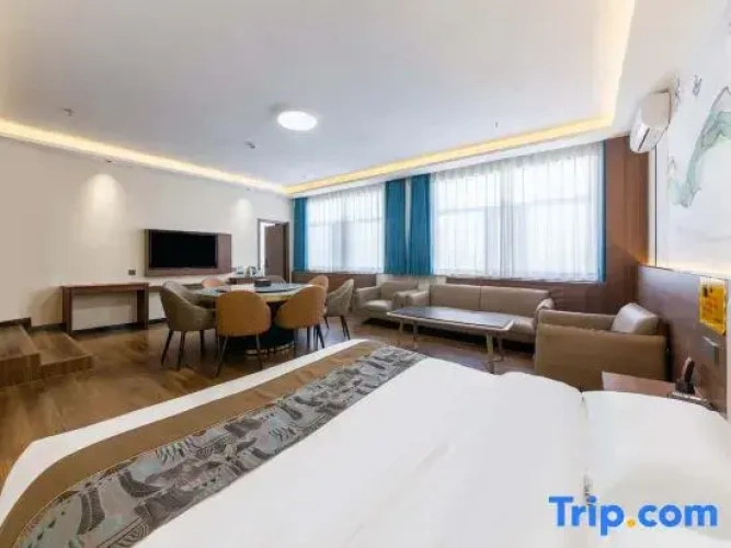 Deluxe Suite