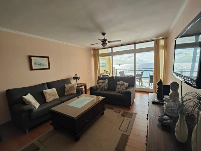 By the Beach & Pool Apartment