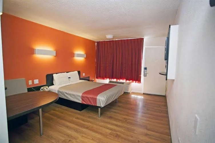 Motel 6 Van Buren Ar