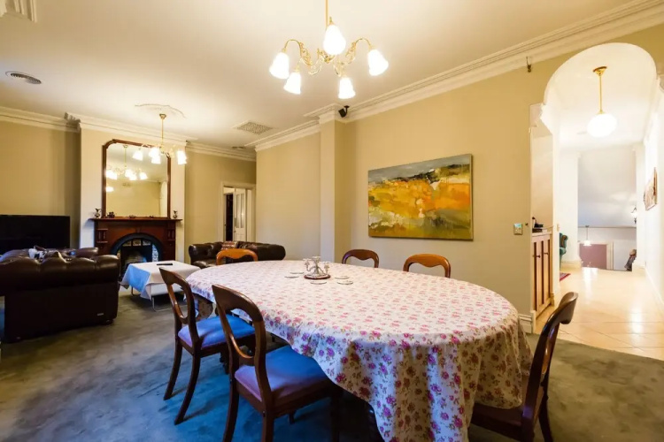 Hanna, 4BDR Melbourne Apartment
