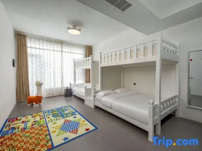 Standard Quadruple Family room