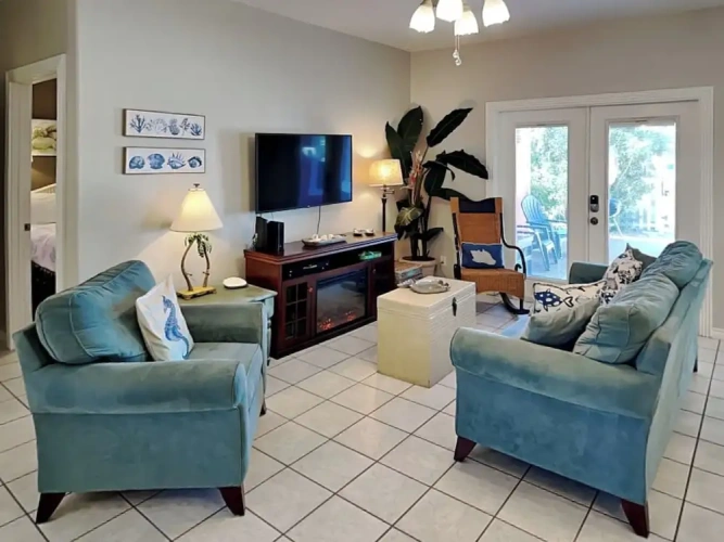4 Bedrooms Cottage with balcony