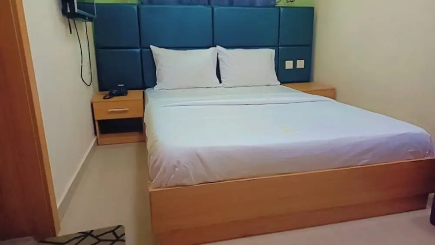 Ikad Hotel and Suite Borno Way