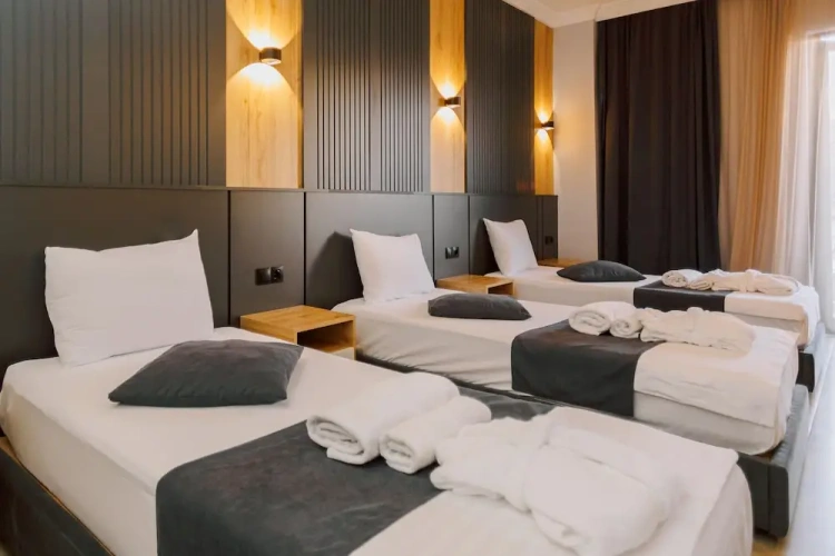 Standard Triple room with sea view