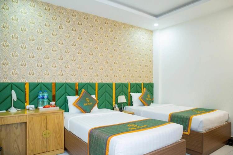 RedDoorz Plus near Tan Son Nhat Airport 2