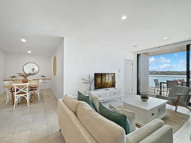 Deluxe 3-bed Unit With Views