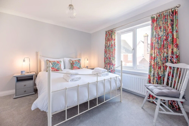 4 Bedrooms Cottage