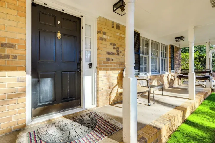 4 Bedrooms Cottage