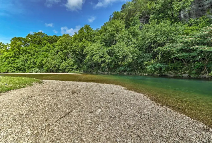 'creekside Hideaway' w/ Fire Pit + Creek Access!