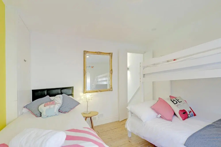 Brighton Getaways - Sunny Cottage