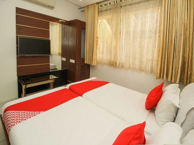 Hotel Radiant by OYO Rooms