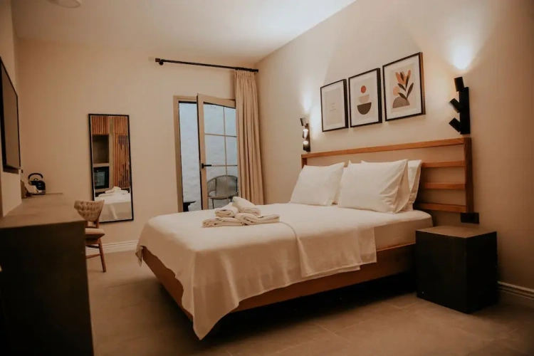 Economy Double Basement room
