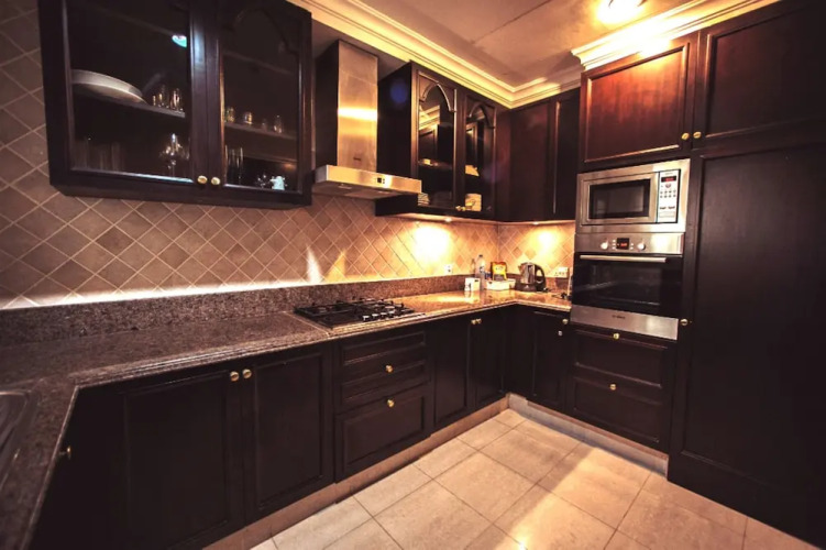 Incredible Stay at Dubai Old Town Souk Al Bahar - Image 10