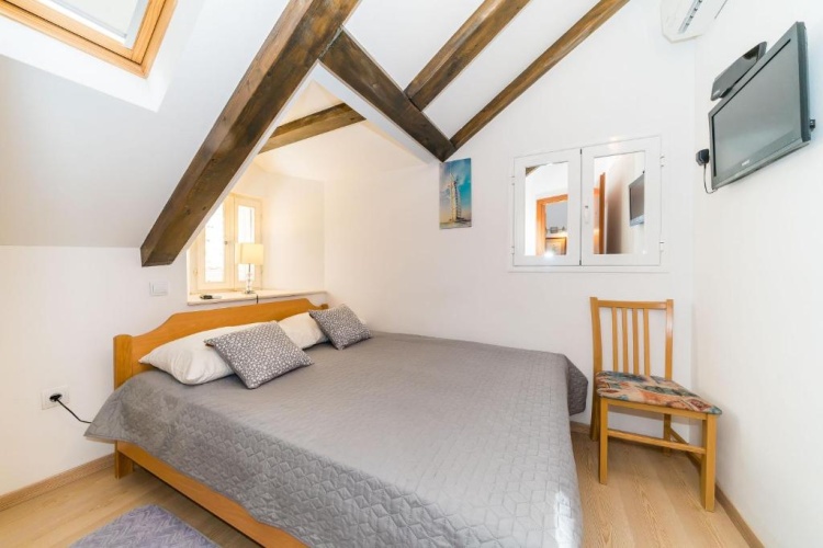 2 Bedrooms Cottage