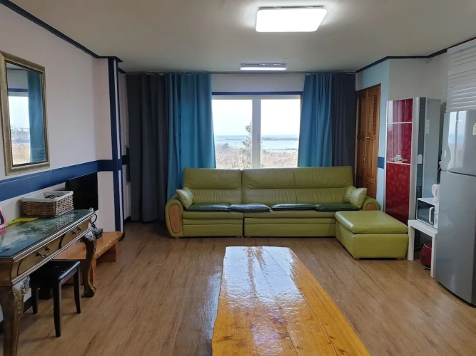 1 Bedroom Standard Family room beachfront