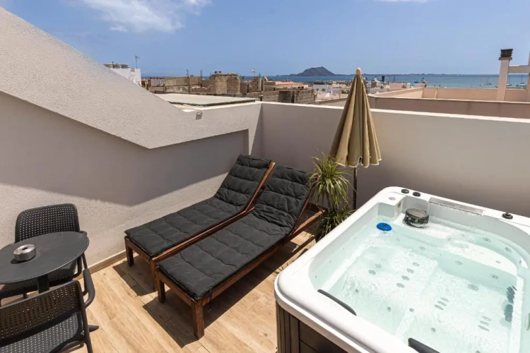 Deluxe Apartment