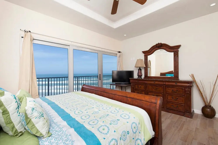 Aquarius Condominium 1001
