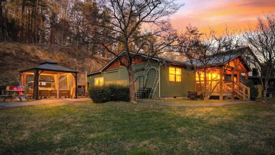 4 Bedrooms Cottage