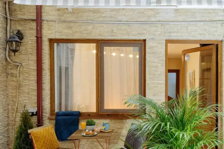 Studio with private terrace next to Cișmigiu