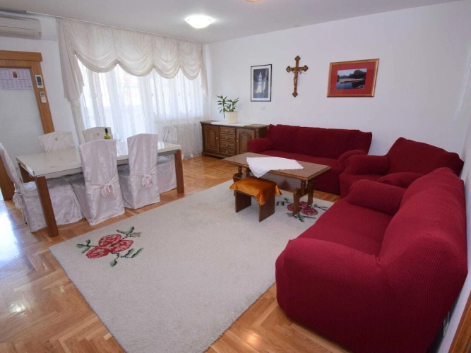 Spacious Apartment in Zadar With Balcony