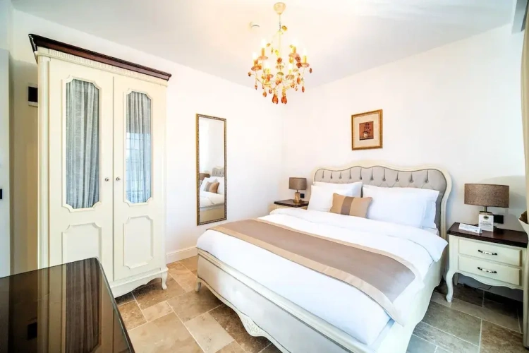 Standard Double room with city view