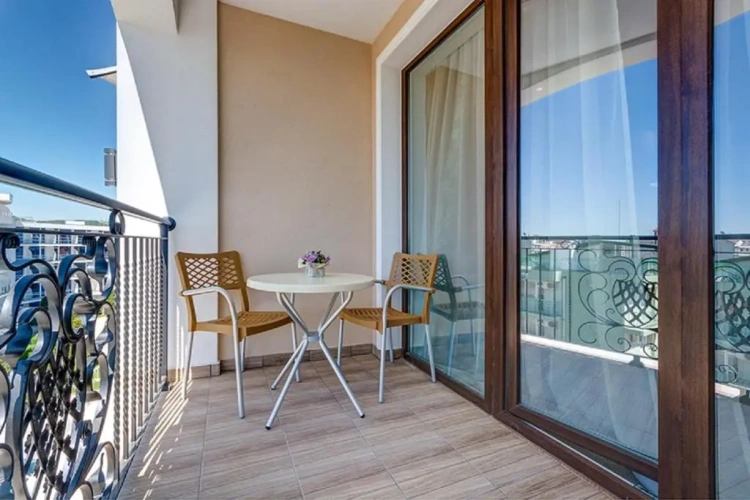 Standard Twin room with balcony